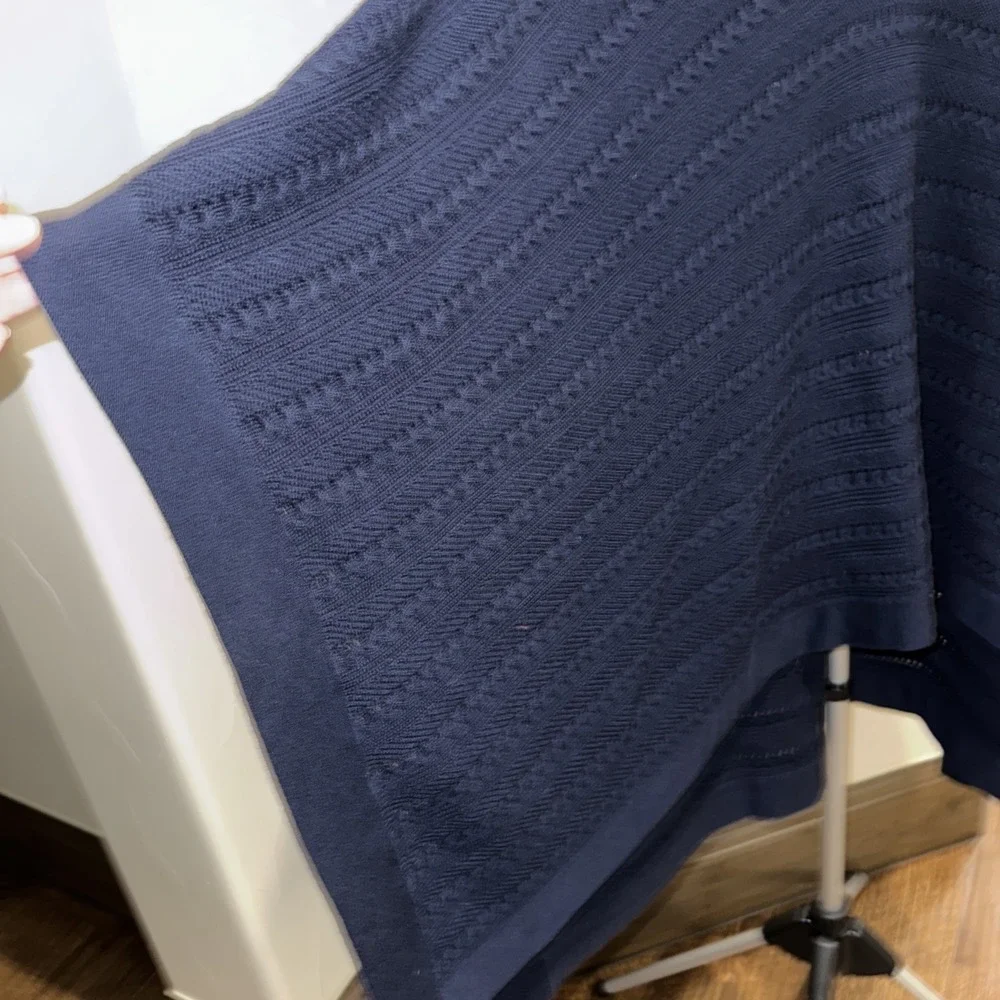 BROOKS BROTHERS Extra Fine Merino Pull Over Cape One Size EUC Navy Blue